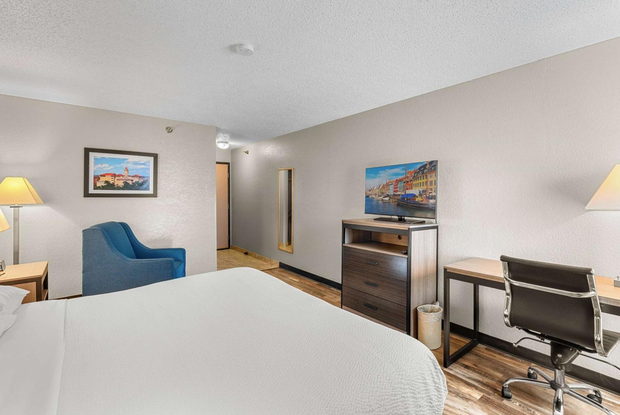 Baymont By Wyndham Lawrence Hotel Buitenkant foto